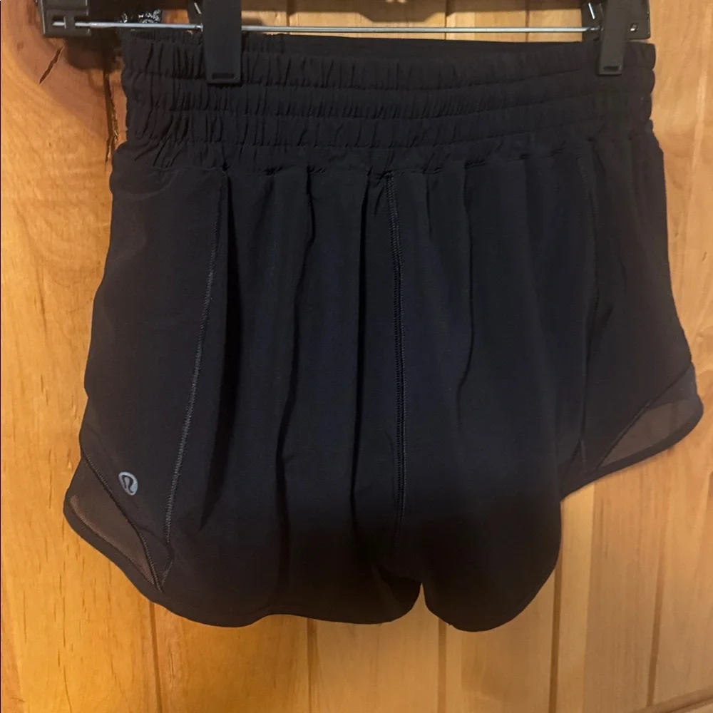 Lululemon Hotty Hot  Short 2.5 Mesh
Black - Picture 3 of 6